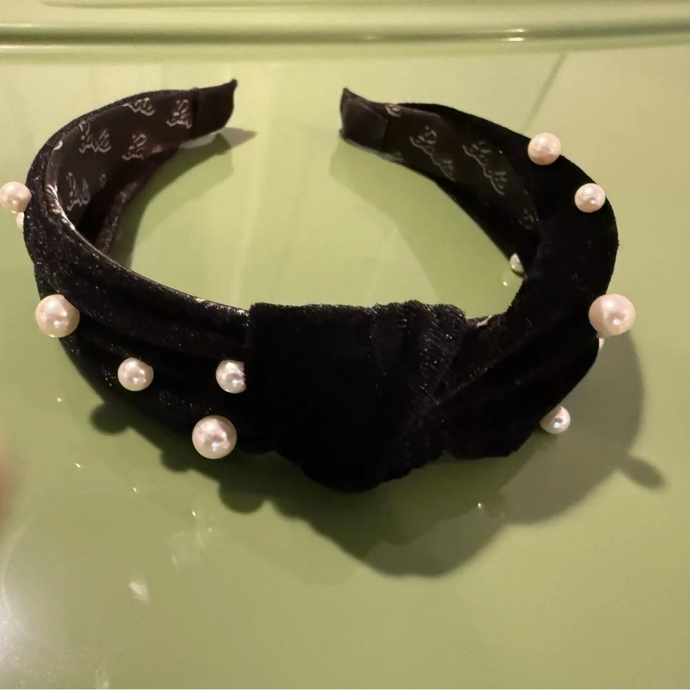 Women’s fashion Elegant Black Velvet Headband with Pearls